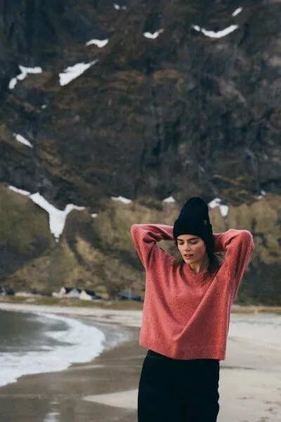 Kopyto Kopyto Panther – Damenpullover aus Wolle mit Kaschmiranteil und V-Ausschnitt, Rosa, – Produktbild 3 von 4