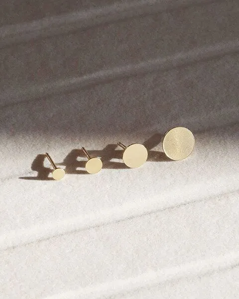 pikfine pikfine Vergoldete Ohrstecker “Dot” // 4 Größen – Produktbild 2 von 5