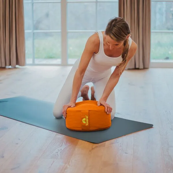 Yosana Yosana Yogakissen XL, 35cm rund, Meditationskissen mit Deutscher Bio-Dinkelspelzen Füllung, Orange, – Produktbild 2 von 4