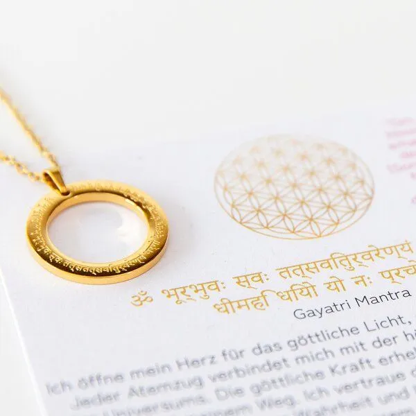 Divasya Divasya Mantra Halskette vergoldet Gayatri Mantra im Sanskrit – Produktbild 2 von 4