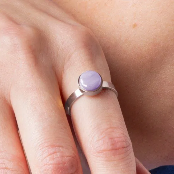 ALEXASCHA ALEXASCHA Größenverstellbarer Ring mit Stein, Lavendel, – Produktbild 3 von 4