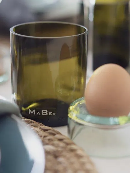 MaBe MaBe Nachhaltiges Trinkglas 1 Stk - handgefertigt aus leergetrunkenen Weinflaschen - 250ml, Oliv, – Produktbild 2 von 8