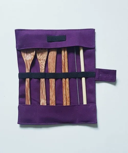 BAGHI BAGHI Reise Besteckset Coco/Bamboo 6-teilig in Bio-Baumwolltasche, Lila, – Produktbild 2 von 3