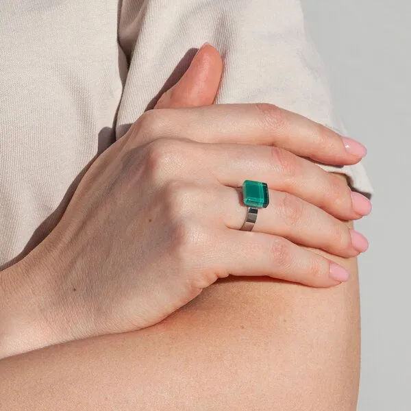 ALEXASCHA ALEXASCHA Geometrischer Ring aus Glas, mini, Malachitgrün, – Produktbild 2 von 4