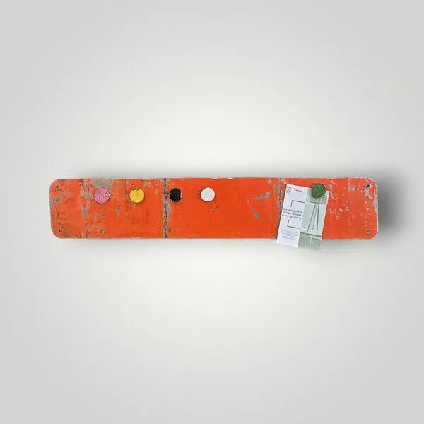 Moogoo Creative Africa Moogoo Creative Africa Magnetboard Magnettafel mit 5 bunten Magneten, Rot/orange, – Produktbild 1 von 4
