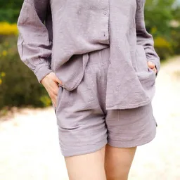 NORDLICHT NORDLICHT Damen Shorts Letje mit Leinenstruktur aus 100% Bio-Baumwolle – Produktbild 1 von 1