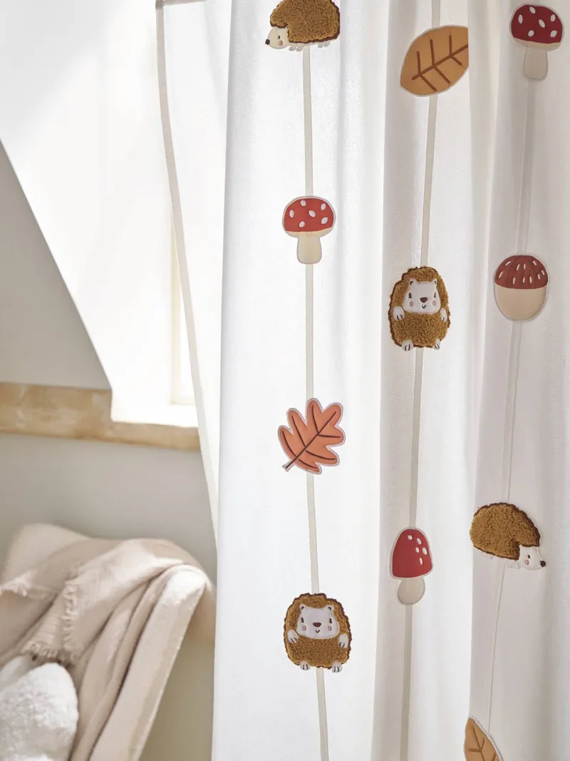 Vertbaudet Voile-Vorhang IGEL mit Tunnelzug und Girlande lichtdurchlässig Kinderzimmer, Beige, – Produktbild 2 von 4