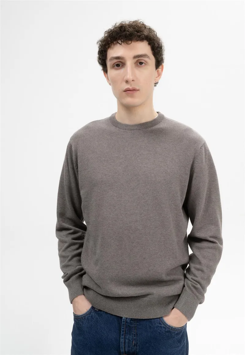MELA MELA Bio-Herren-Feinstrick-Pullover 'HIMAL' mit Rundhalsausschnitt, bear melange, Gr. M – Produktbild 1 von 2
