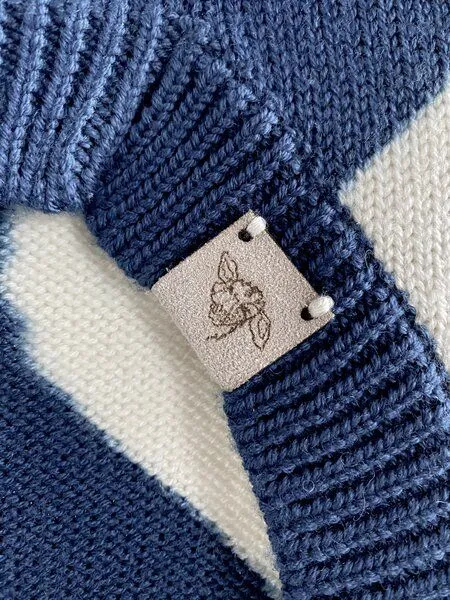 Wooliie Wooliie Indigo Vibe – Handgefertigter Hundepullover aus 100 % Merinowolle – Produktbild 4 von 4
