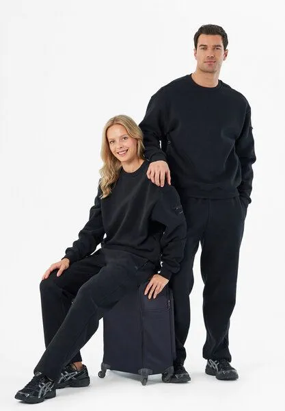 ORGANICATION ORGANICATION POLLEN | Essentials Travel Unisex Jogginghose aus Bio-Baumwolle & Recyceltem Polyester, Black, – Produktbild 1 von 4