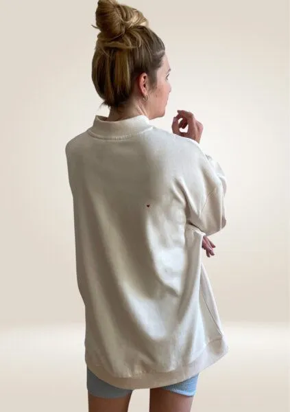 noemvri fashion label noemvri fashion label oversized Sweatshirt Turtleneck mit Herzchen, Beige mit roten herzchen, – Produktbild 3 von 3