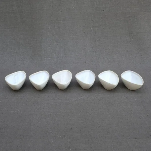 izanamitableware izanamitableware Set Dip Schale, 6tlg - Krumme Lanke, Weiss, – Produktbild 3 von 4