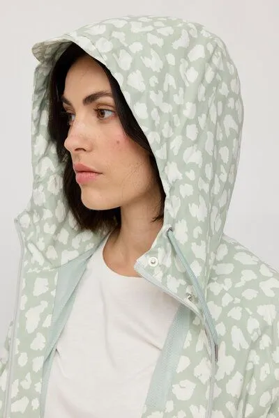 Mazine Mazine Oversized Regenmantel aus recykeltem Plastik, Grün - leo, – Produktbild 4 von 4