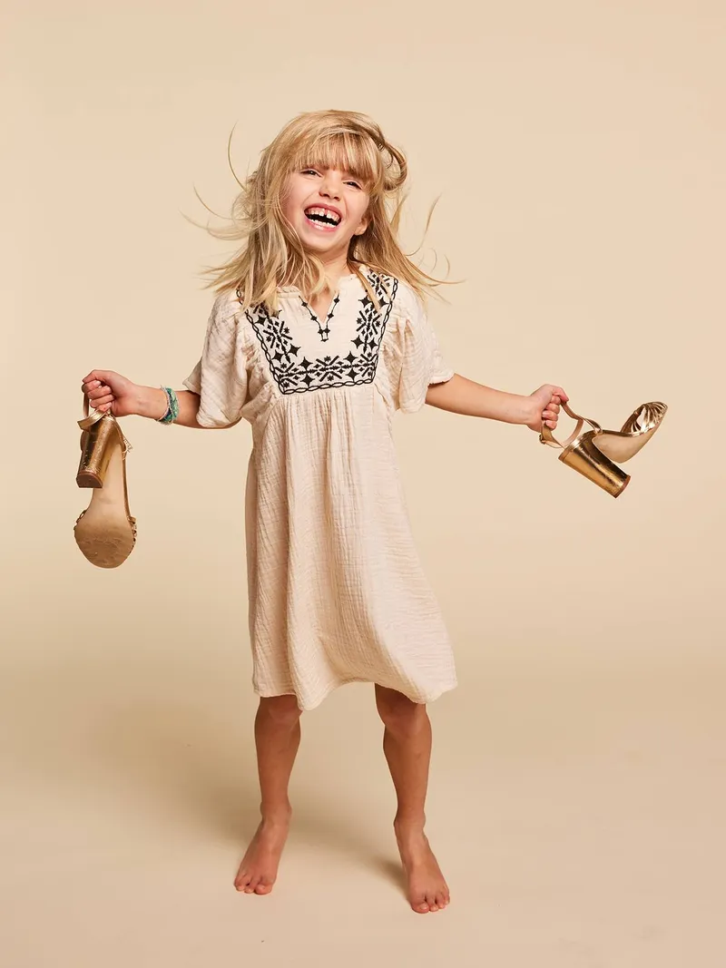 Envie De Fraise Mädchen Musselin-Kleid Boho-Stickerei Mama-Tochter-Capsule ENVIE DE FRAISE sandfarben, Sandfarben, – Produktbild 2 von 4
