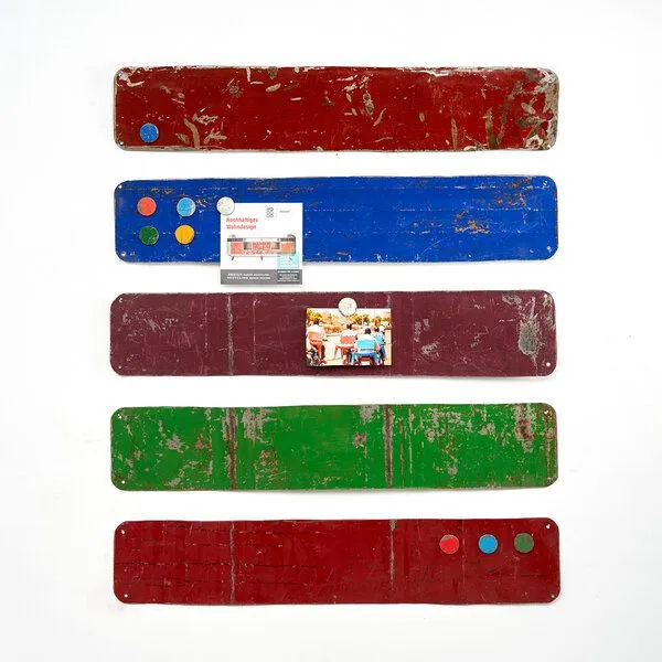Moogoo Creative Africa Moogoo Creative Africa Magnetboard Magnettafel mit 5 bunten Magneten, Hellgrün mit schrift/logo, – Produktbild 4 von 4