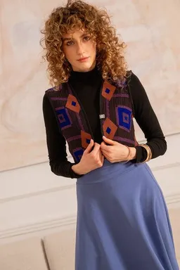 WiDDA berlin WiDDA berlin Wendeweste MIA Ethno Lila aus recyceltem Jacquard – Produktbild 1 von 1