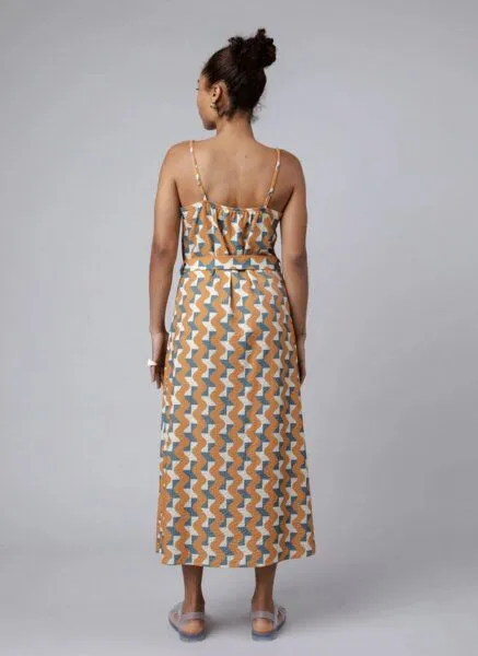 Brava Fabrics Brava Fabrics Big Tiles Long Dress Ochre – Produktbild 4 von 4
