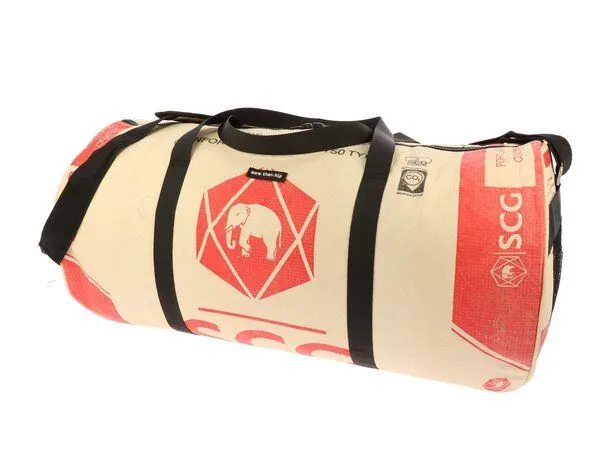 MoreThanHip MoreThanHip Wochenend- oder Sporttasche 40L aus recycelten Zement-oder Tierfuttersäcken - Jumbo, Rot - elefant, – Produktbild 2 von 4