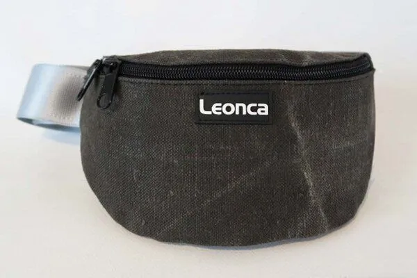 Leonca Leonca Upcycling Hip Bag aus Zeltleinen in 3 Größen, Oliv, – Produktbild 2 von 4
