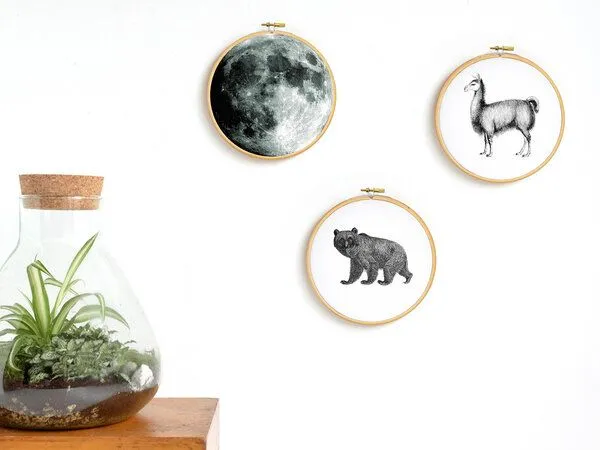 renna deluxe renna deluxe Mond im Stickrahmen als Bild – Produktbild 4 von 4