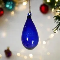 Moogoo Creative Africa Moogoo Creative Africa Mundgeblasene Weihnachtskugel "Tropfen" | Dark Blue | handgemacht in Palästina | Fair Trade for Peace – Produktbild 1 von 1