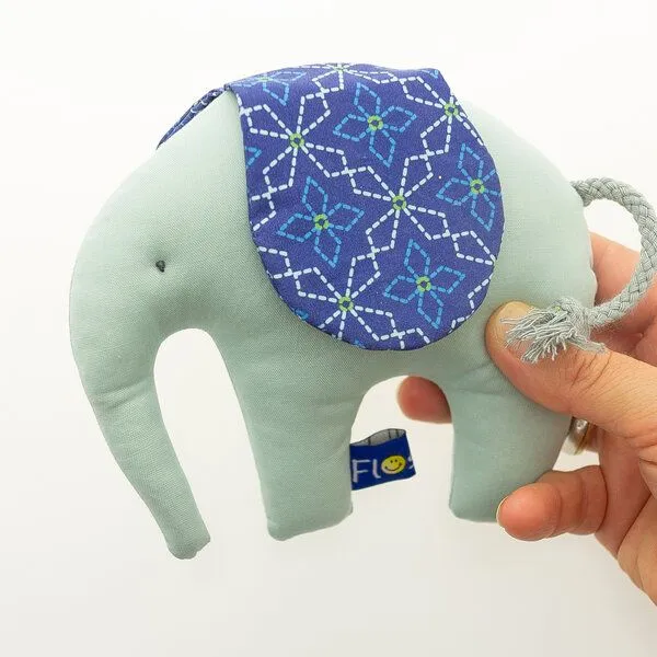 Flosinn Flosinn Knistertier Baby Kleiner Elefant Bio-Greifling, Blau mint, – Produktbild 3 von 4