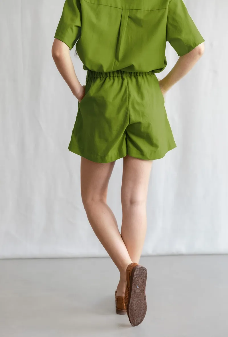 Jyoti - Fair Works Jyoti - Fair Works Damen vegan Kurze Hosen Sitaar Basil, Grün, – Produktbild 1 von 2