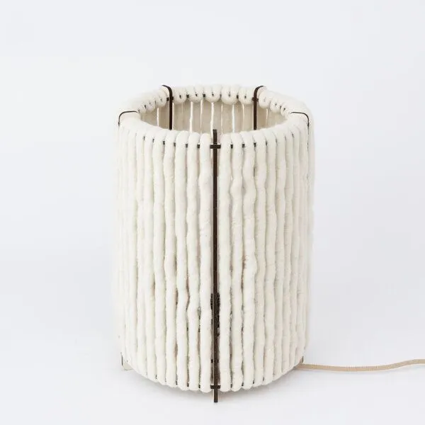 ALMUT von Wildheim ALMUT von Wildheim Tischlampe aus 100 % Wolle vom Tiroler Stein- und Bergschaf – Produktbild 1 von 5