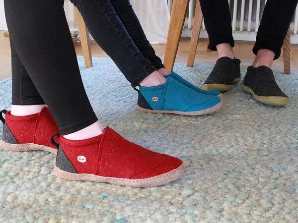 WoolFit WoolFit moderne Filz-Hausschuhe „Taiga“ mit geschlossener Form für einen stabilen Sitz, Dunkelrot, – Produktbild 4 von 4