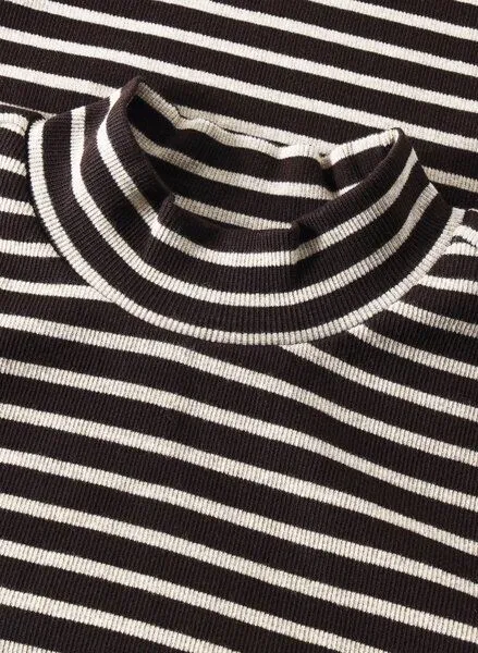 KnowledgeCotton Apparel KnowledgeCotton Apparel Langarmshirt - Rib high neck long sleeved - aus Bio-Baumwolle, Gestreift (stripe-brown), – Produktbild 3 von 3