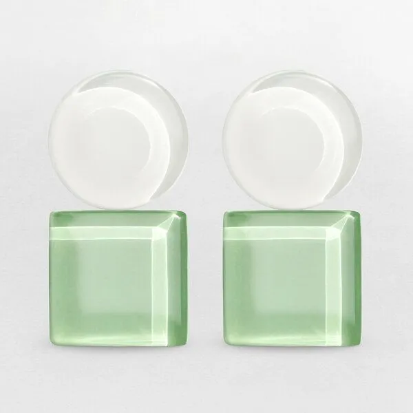 ALEXASCHA ALEXASCHA Geometrische Clip Ohrringe aus Glas | Bauhaus Design | 16 Farbkombinationen, Weiß & grün, – Produktbild 1 von 4