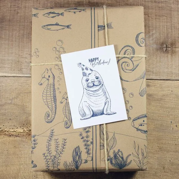 Bow & Hummingbird Bow & Hummingbird Postkarte "Happy Birthday Seehund" – Produktbild 3 von 6