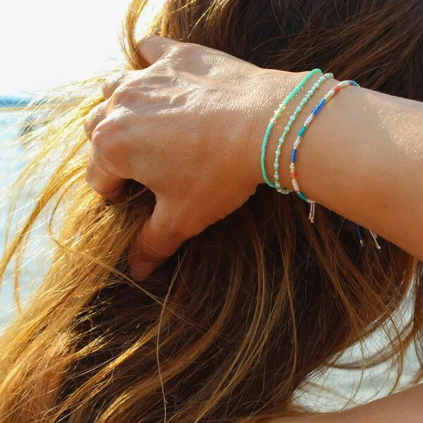 juni juni Zartes, blauesPerlenarmband "Anchor" mit verstellbarer Länge – Produktbild 4 von 4