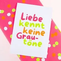 Bow & Hummingbird Bow & Hummingbird Postkarte "Liebe kennt keine Grautöne" aus Recyclingpapier – Produktbild 1 von 1