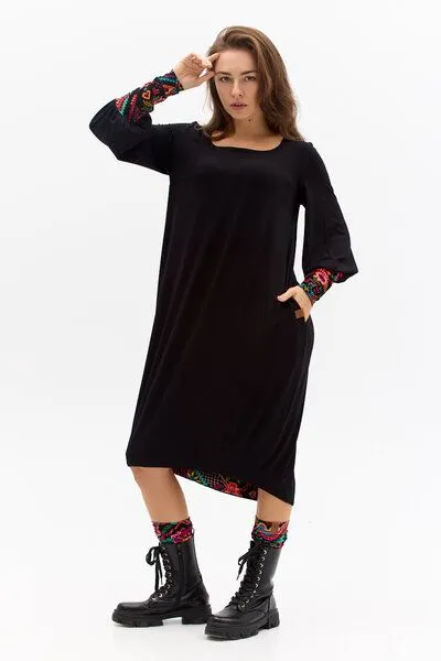 KOKOworld Kleid Morelia – Ballonkleid – Länge bis zum Knie/über das Knie – Aufgebauschte Ärmel – Carré-Ausschnitt – Farbenfroher einzigartiger Print von KOKOworld – Fair produziert in Polen, Black telar (schwarz), – Produktbild 2 von 4