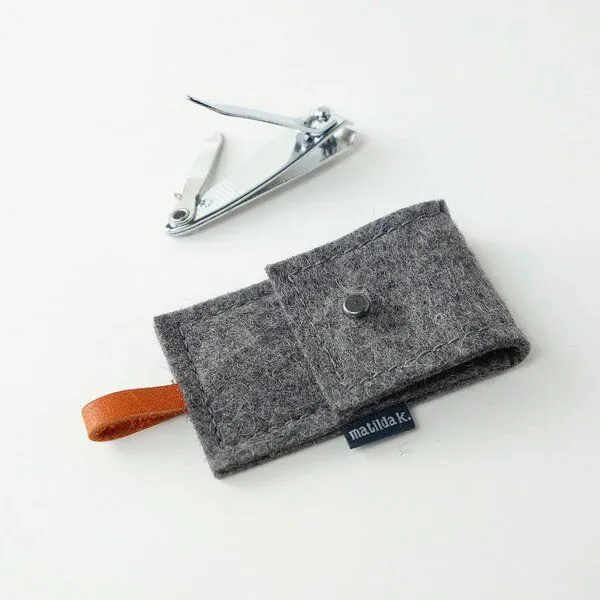 matilda k. manufaktur matilda k. manufaktur maniküre-etui minimalistisch aus Filz mit nagelknipser 'franz', Dunkelgrau, – Produktbild 3 von 4