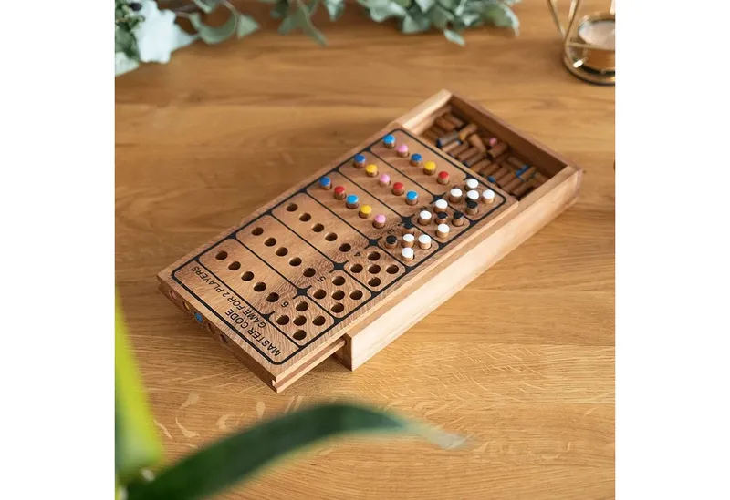 LOGOPLAY Spiel Code Finder, Gesellschaftsspiel, Code Finder – Logik- und Denkspiel aus edlem Samena-Holz für 2 Spieler, Beige, – Produktbild 3 von 5