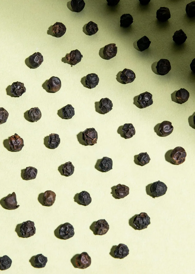 KoRo Ganze schwarze Bio Pfefferkörner 1 kg – Produktbild 1 von 5