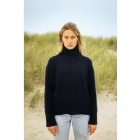 SALZWASSER KOLI – Wollstrick Rollkragenpullover (Damen) aus 100% recycelter Merinowolle (GRS) von SALZWASSER, Dunkelblau (blau), – Produktbild 1 von 1
