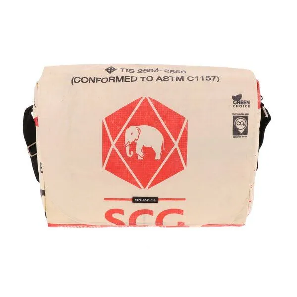 MoreThanHip MoreThanHip Geräumige Umhängetasche aus recycelten Zement- oder Fischfuttersäcken – Sabay, Elefant - rot creme, – Produktbild 3 von 4