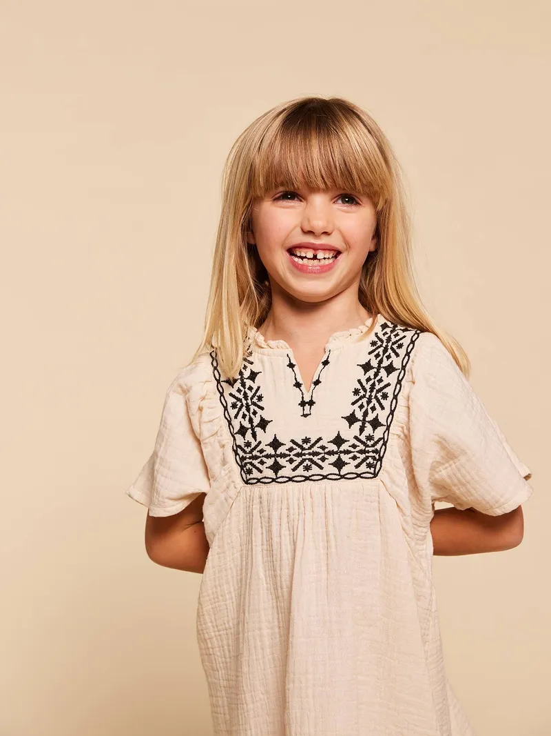Envie De Fraise Mädchen Musselin-Kleid Boho-Stickerei Mama-Tochter-Capsule ENVIE DE FRAISE sandfarben, Sandfarben, – Produktbild 3 von 4