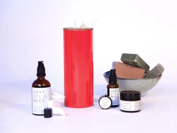 werkvoll by Lena Peter werkvoll by Lena Peter Nachhaltiger Badmülleimer FIRE - Upcycling Feuerlöscher, Rot, – Produktbild 1 von 4