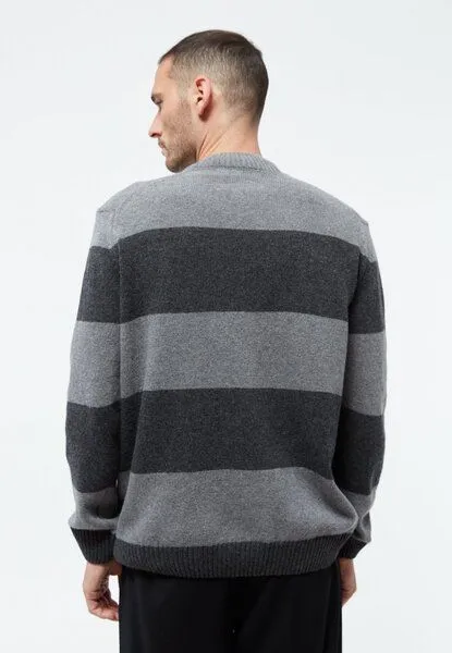 Givn Berlin Givn Berlin Gestreifter Strickpullover GBIVAN aus recycelter Wolle, Iron grey / anthracite (stripes), – Produktbild 4 von 4