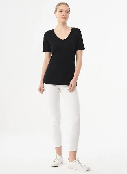 ORGANICATION ORGANICATION Geripptes T-Shirt aus Bio-Baumwolle mit V-Ausschnitt, Black, – Produktbild 2 von 4