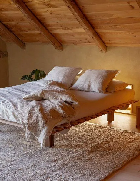 YAK holzraum YAK holzraum Bett Buchenholz mit Nussbaum-Details NOOMY Massivholz – Produktbild 3 von 4