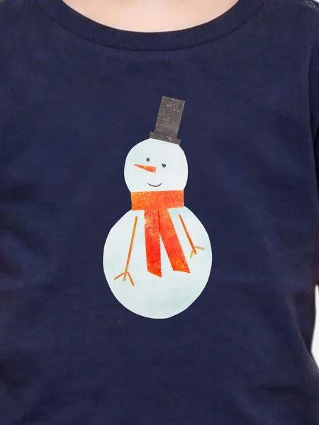 MelaDi MELAdi Kinder Baby-Shirt aus Biobaumwolle - Schneemann auf Navy Blau – Produktbild 3 von 4