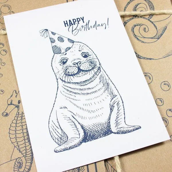 Bow & Hummingbird Bow & Hummingbird Postkarte "Happy Birthday Seehund" – Produktbild 4 von 6