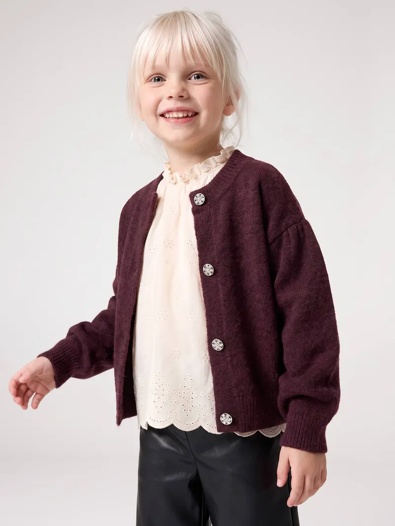Vertbaudet Strickjacke Schmuckknöpfe Mädchen 42% Recycling-Polyester GRS-zertifiziert, Pflaume, – Produktbild 4 von 5