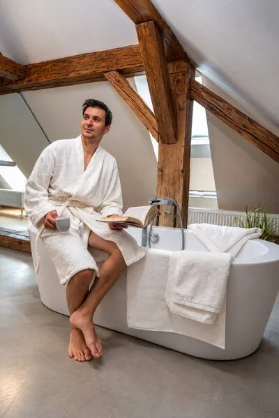 Pamukia Pamukia Premium-Frottee-Badetuch 70 × 140 cm aus GOTS-zertifizierter Bio-Baumwolle – Essence, Weiß, – Produktbild 5 von 5