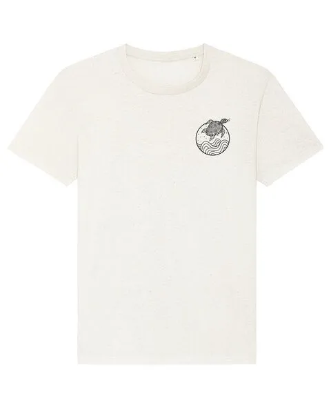 vis wear vis wear Schildkröte zwischen Ozean und Wellen - Unisex T-Shirt - Recycled Bio Baumwolle, Natural, – Produktbild 1 von 2
